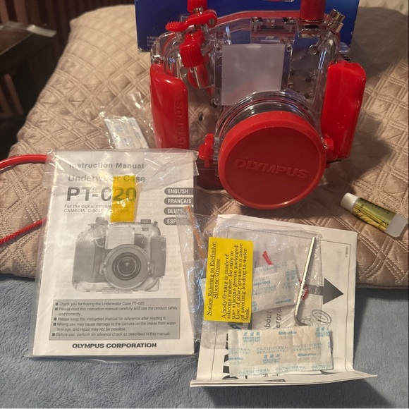 Olympus Red Underwater Photography Housing - Picture 4 of 6